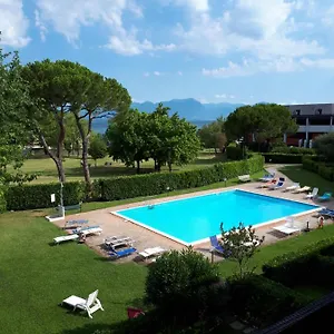 https://il-glicine-sul-garda-appartamento-con-piscina.it-lombardy.com